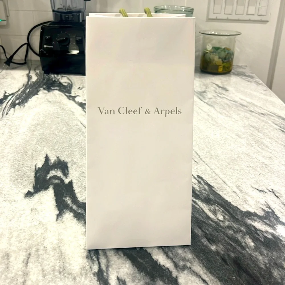 Van Cleef & Arpels shopping bag